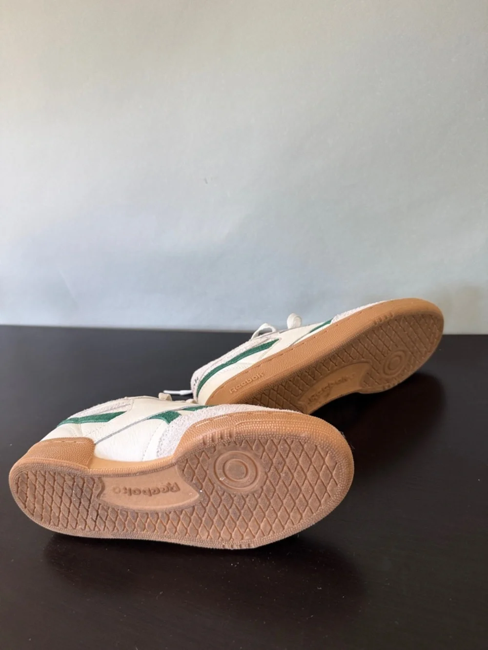 Reebok Classic White Green Gum Sole Sneakers Women’s Size 6 Retro Tennis Shoes - Picture 4 of 4